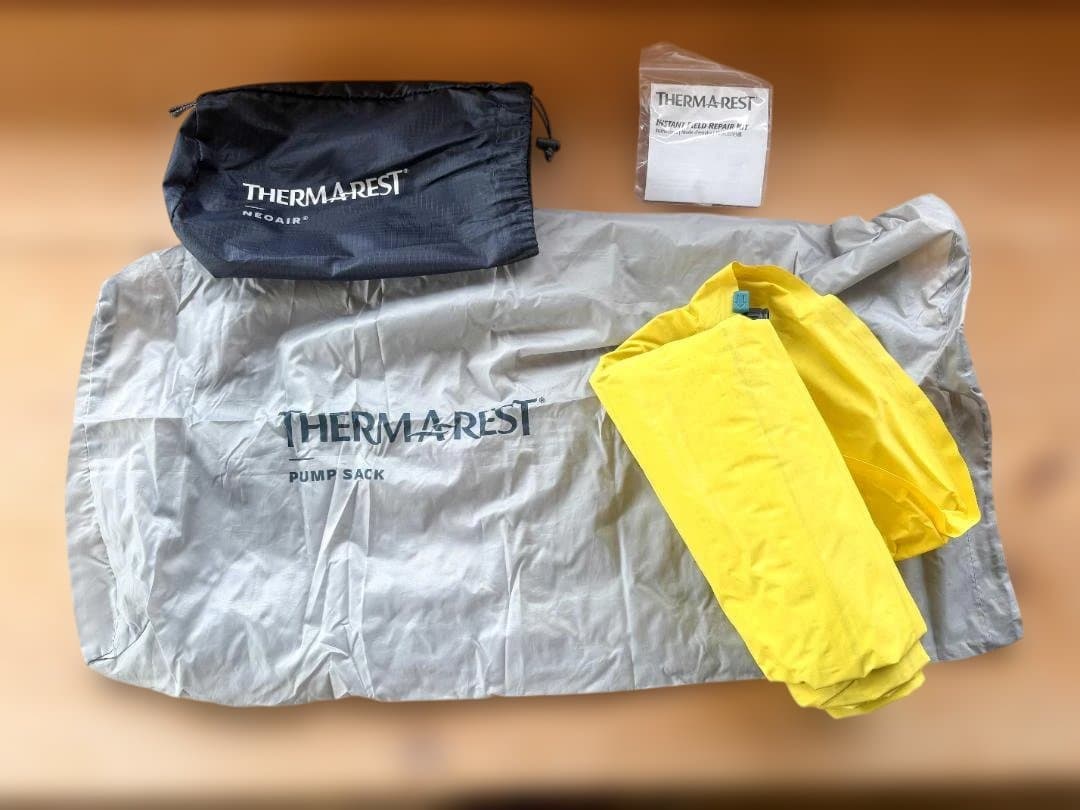 THERMAREST： Neo Air X ライト（マットレス、修理キット付き）