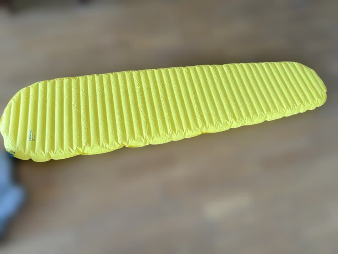 THERMAREST： Neo Air X ライト（マットレス、修理キット付き）