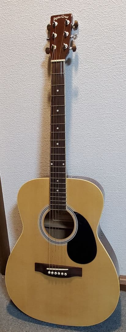 Sepia Crueアコースティックギター