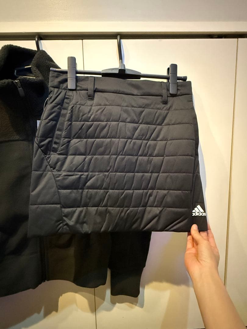 adidas ボアジャケットとダウンスカートセット