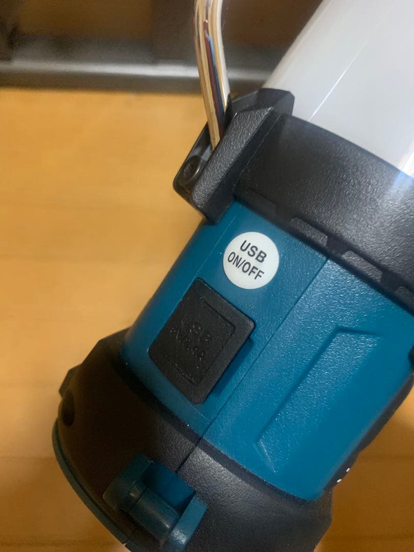 Makita LEDランタン USBポート搭載　ラジオ付き