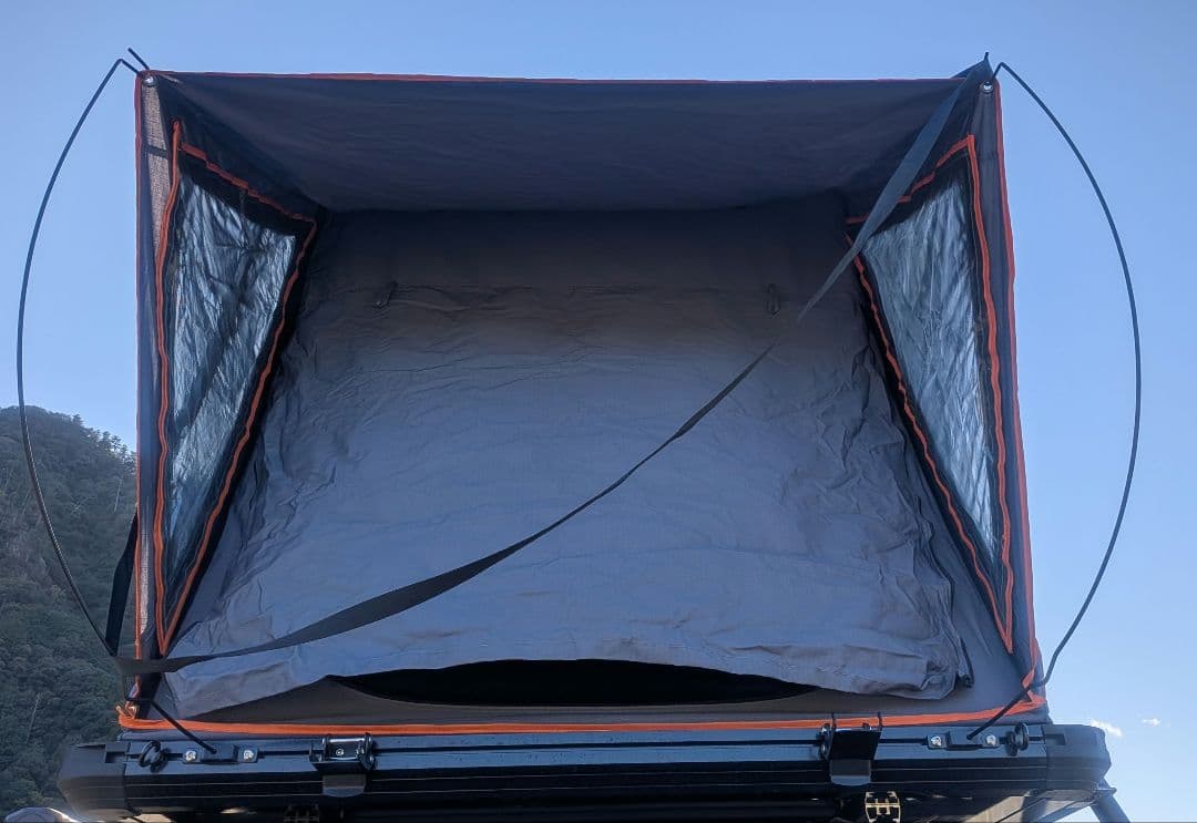 ルーフトップテント　younghunter