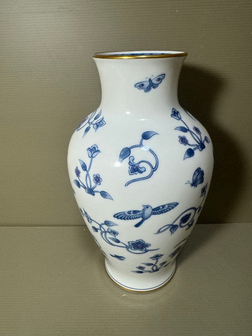 2165  大倉陶園 OKURA 花瓶 フラワーベース 金縁染付花蝶鳥文　花瓶