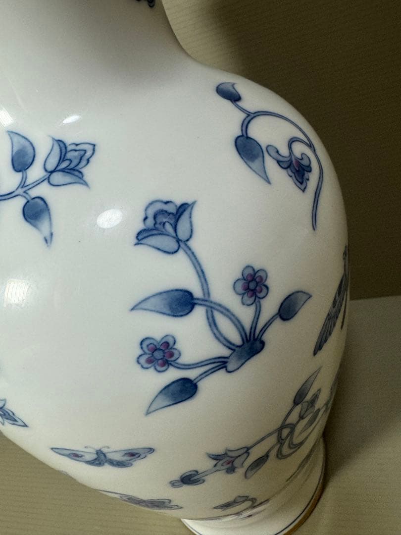 2165  大倉陶園 OKURA 花瓶 フラワーベース 金縁染付花蝶鳥文　花瓶