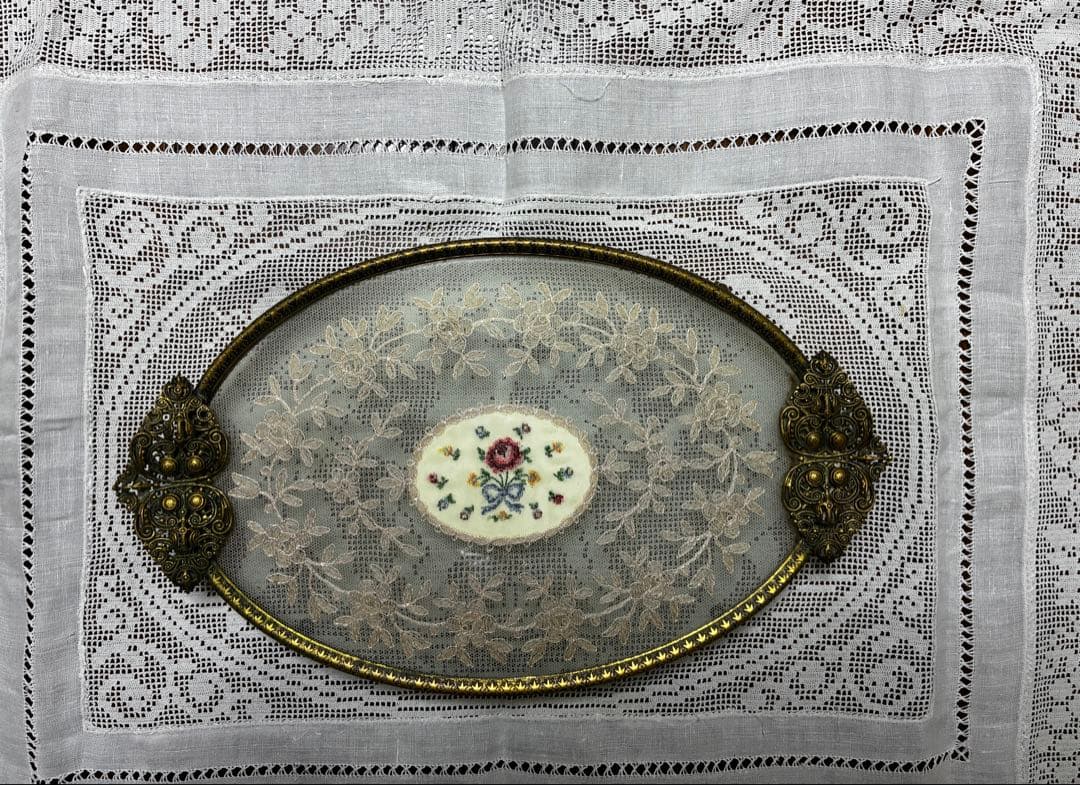 19〜20世紀初頭 英アンティーク 真鍮トレイ プチポアン刺繍 チュールレース
