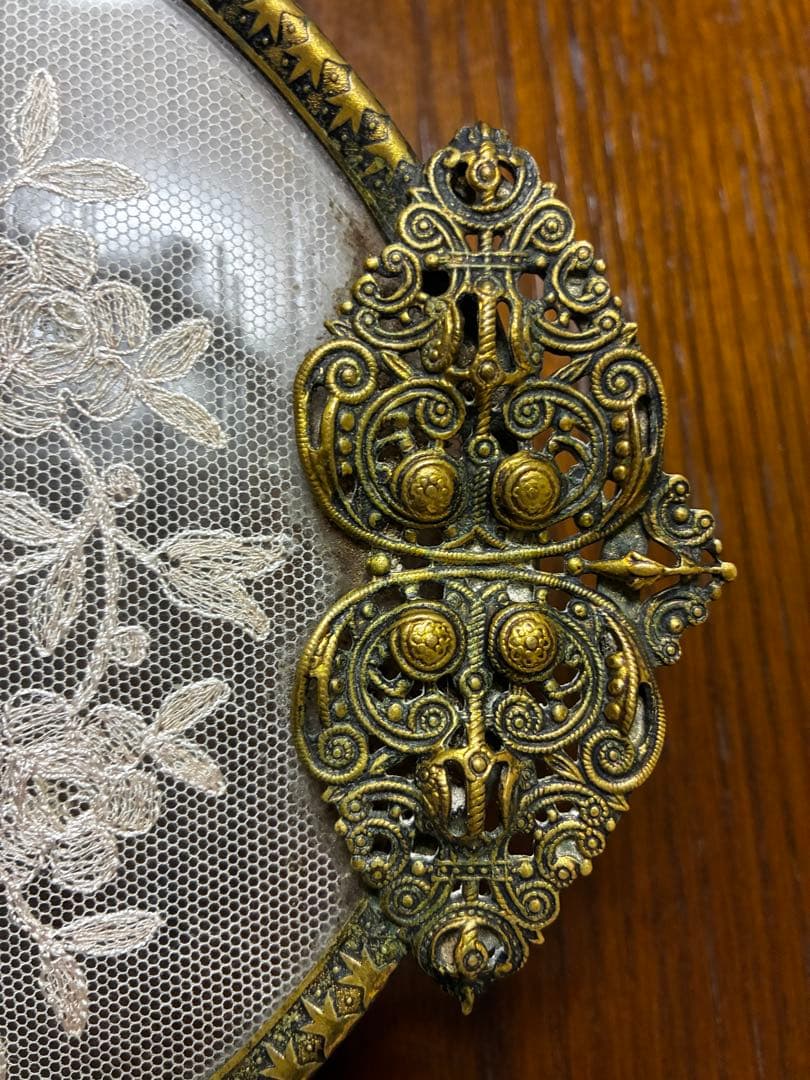 19〜20世紀初頭 英アンティーク 真鍮トレイ プチポアン刺繍 チュールレース