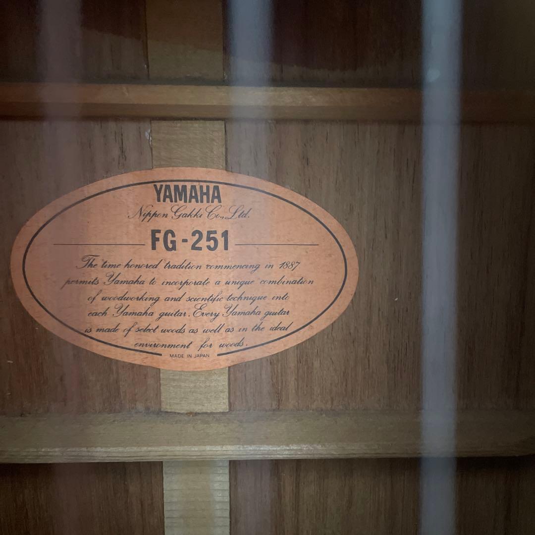 アコースティックギター　YAMAHA FG-251 ハードケース&カポ付き