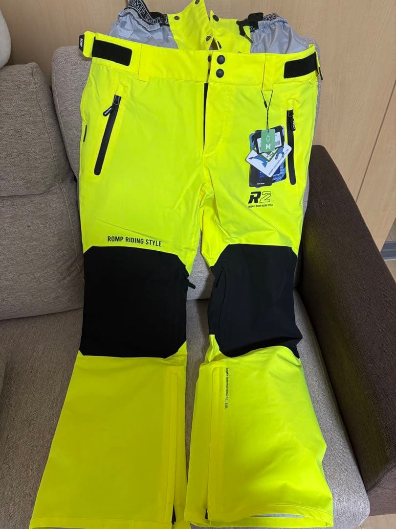ROMP スノーボードウェア 蛍光イエロー