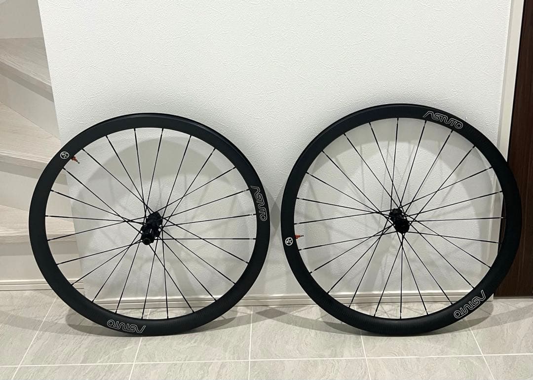 ASTUTO ディスクブレーキ用カーボンホイール前後セット