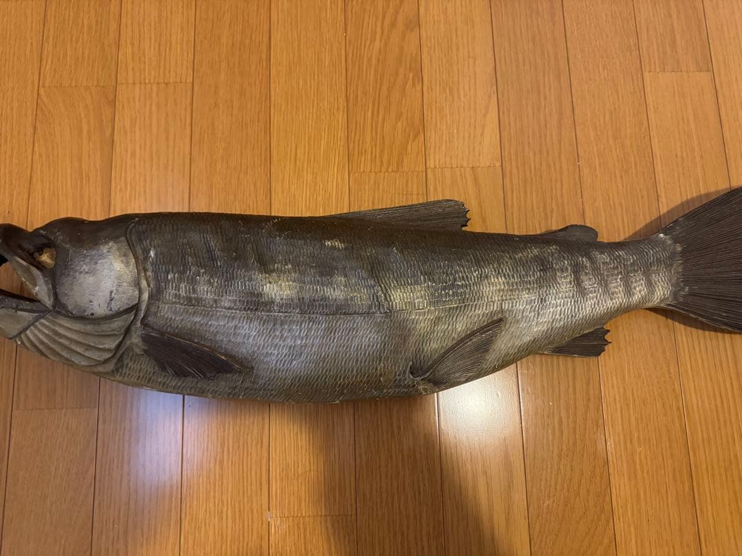 本田数馬翁による「千瓢彫」の木彫りの鮭（さけ）約60cm