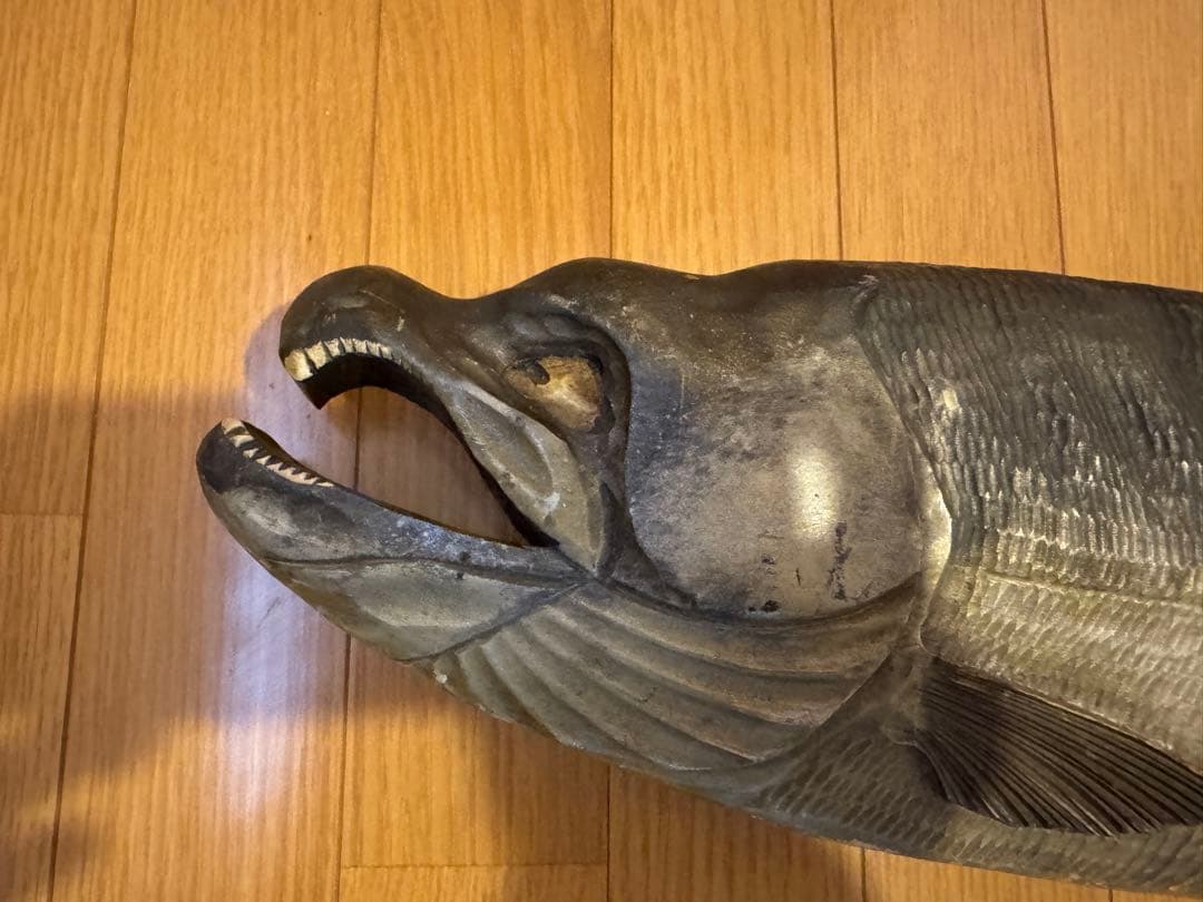 本田数馬翁による「千瓢彫」の木彫りの鮭（さけ）約60cm
