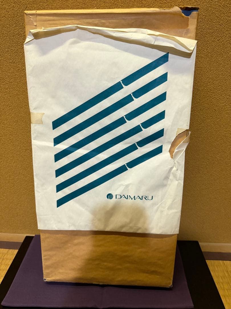 菅かおる　コップに挿したアネモネ　共シール