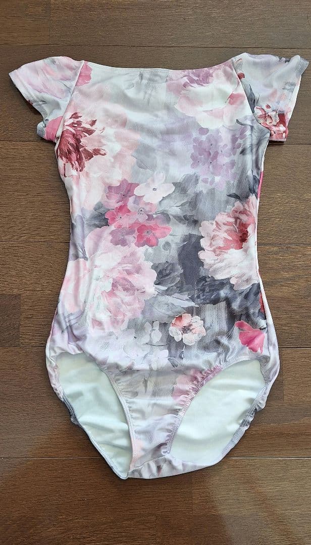 未使用試着のみ　シルフィーヌ　　オフショルダーフレンチスリーブレオタードLサイズ