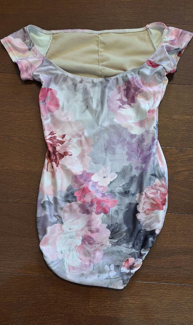 未使用試着のみ　シルフィーヌ　　オフショルダーフレンチスリーブレオタードLサイズ