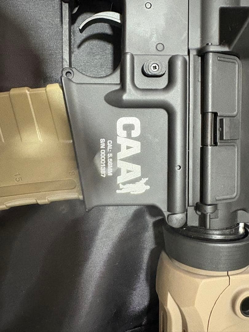 CAA 電動ガン ブラック/タン マガジン付き