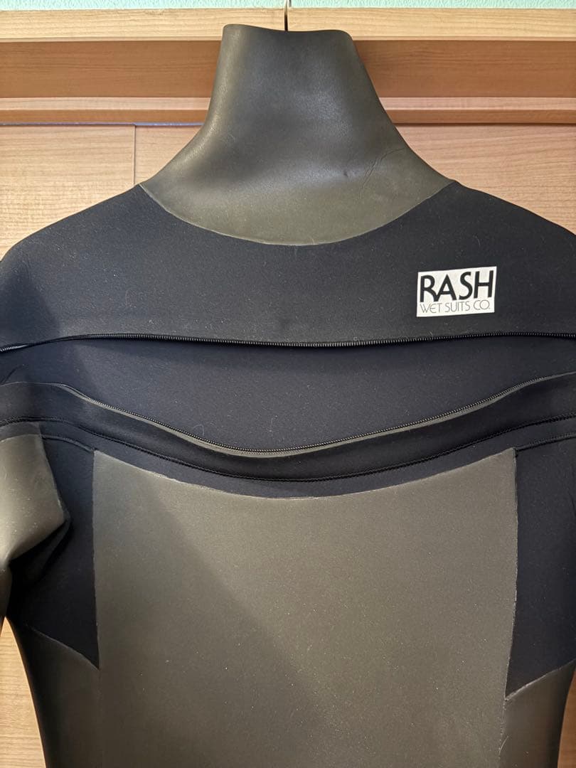 km6、ウエットスーツセミドライRASH ブラック1回着用