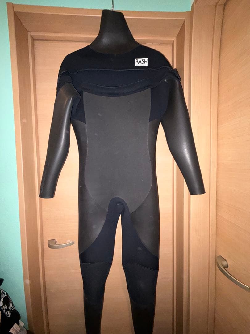 km6、ウエットスーツセミドライRASH ブラック1回着用