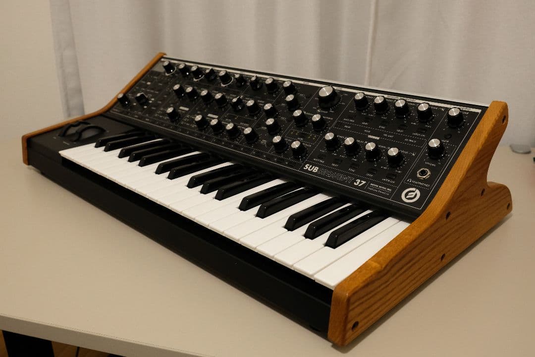 Moog Subsequent 37 — アナログ・シンセサイザー