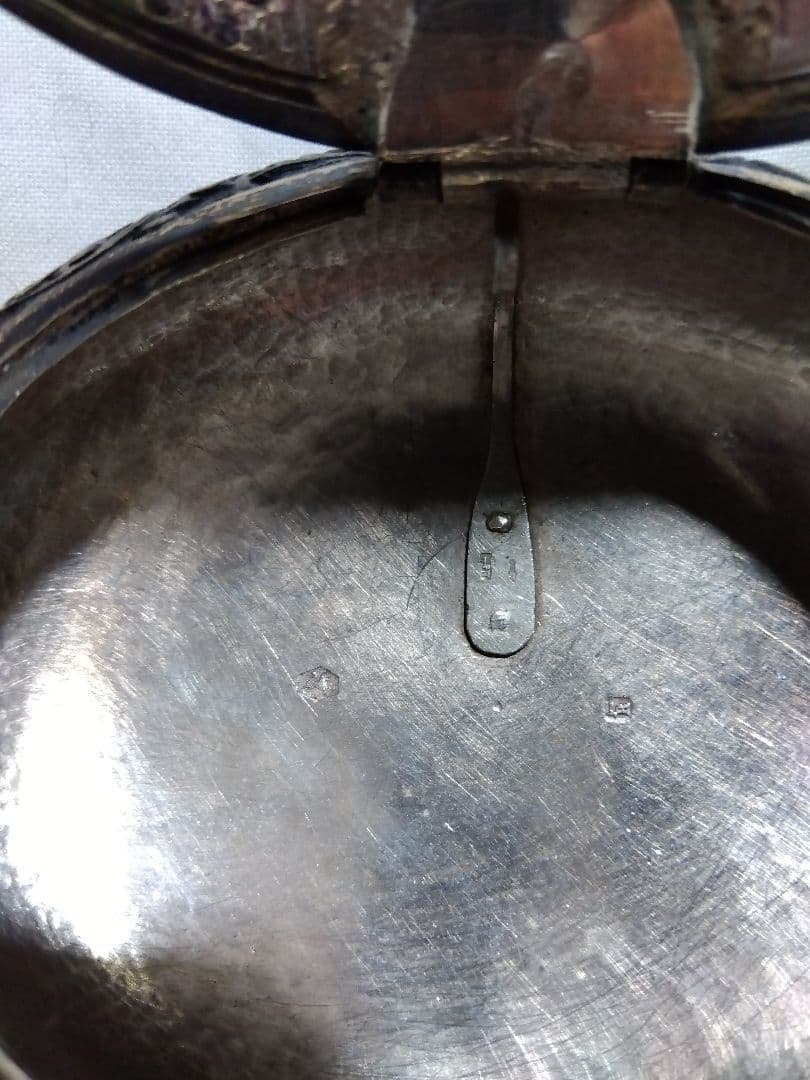 ♪小箱　ボンボニエール？ 銀製？ 犬の刻印 ？