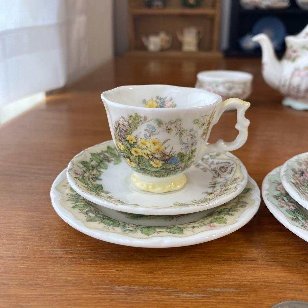 英国　ロイヤルドルトン ブランブリーヘッジ ミニチュア　ティーセット　イギリス