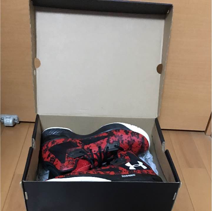 アンダーアーマーのバスケットシューズ