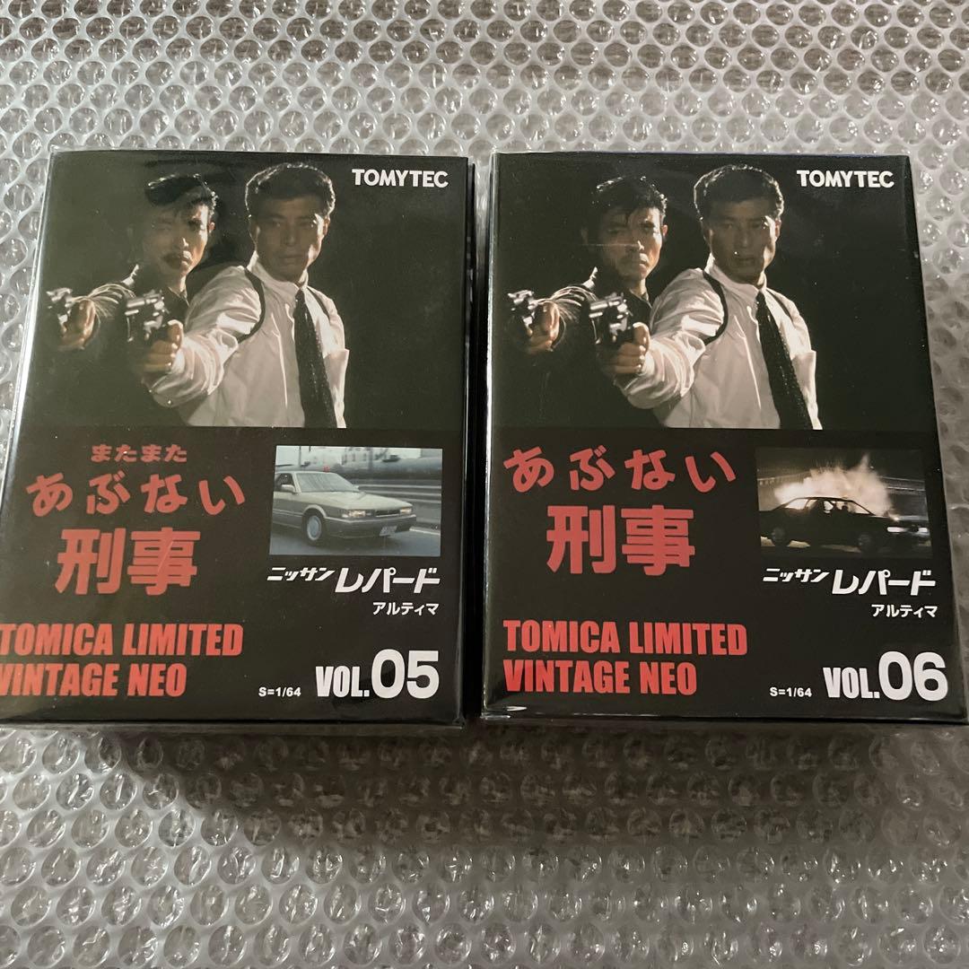 あぶない刑事　日産レパード　TOMYTEC