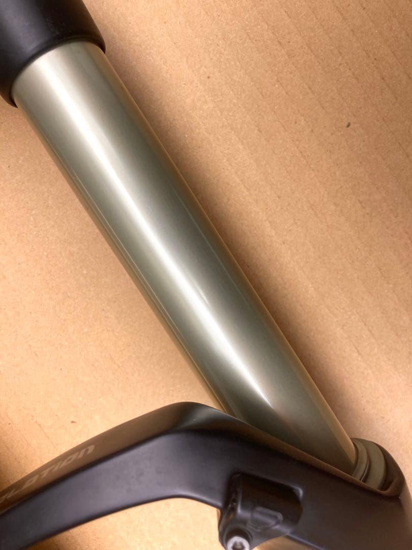 美品!!26インチ ロックショックス REVELATION /ROCKSHOX