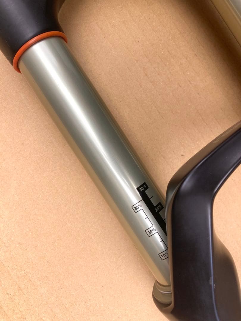 美品!!26インチ ロックショックス REVELATION /ROCKSHOX