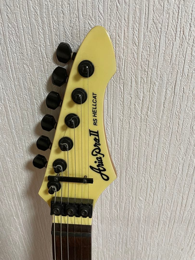 Aria Pro II RS-Hellcat アイボリー