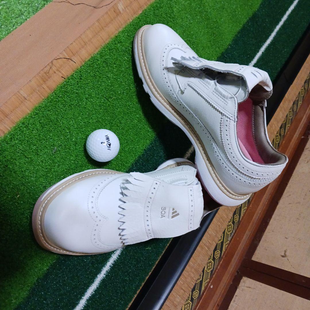 ゴルフシューズ新品未使用です、サイズ違いで購入しました、箱はありません。