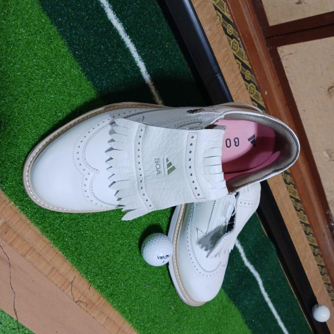 ゴルフシューズ新品未使用です、サイズ違いで購入しました、箱はありません。