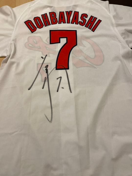広島東洋カープ 堂林 ホーム　サインユニフォーム　Lサイズ
