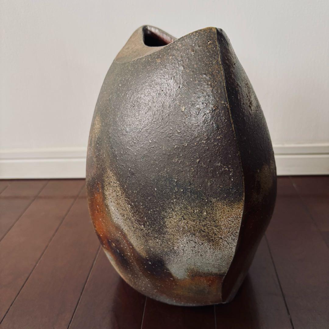山下譲治　備前焼　変形花器　花瓶花入　共箱付　高さ29cm