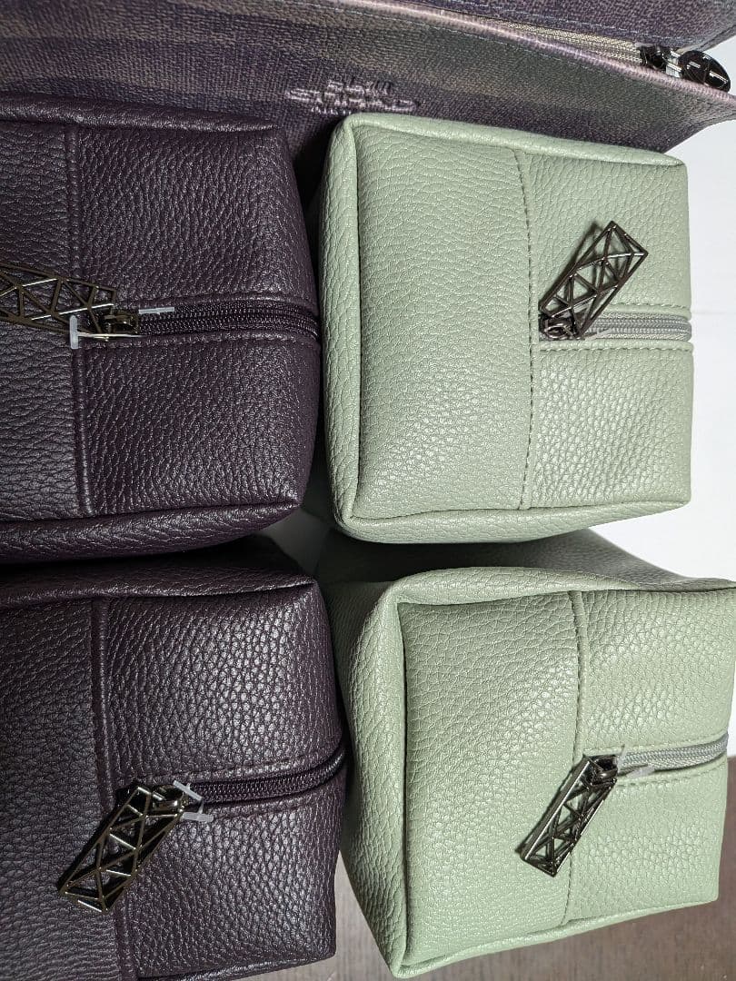 エティハド航空　ビジネスクラス　アメニティ　アルマーニ　ポーチ　８点セット