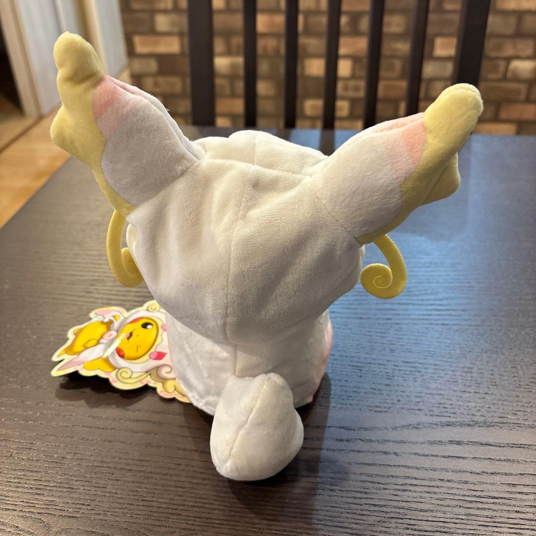 メガタブンネのポンチョを着たピカチュウぬいぐるみ