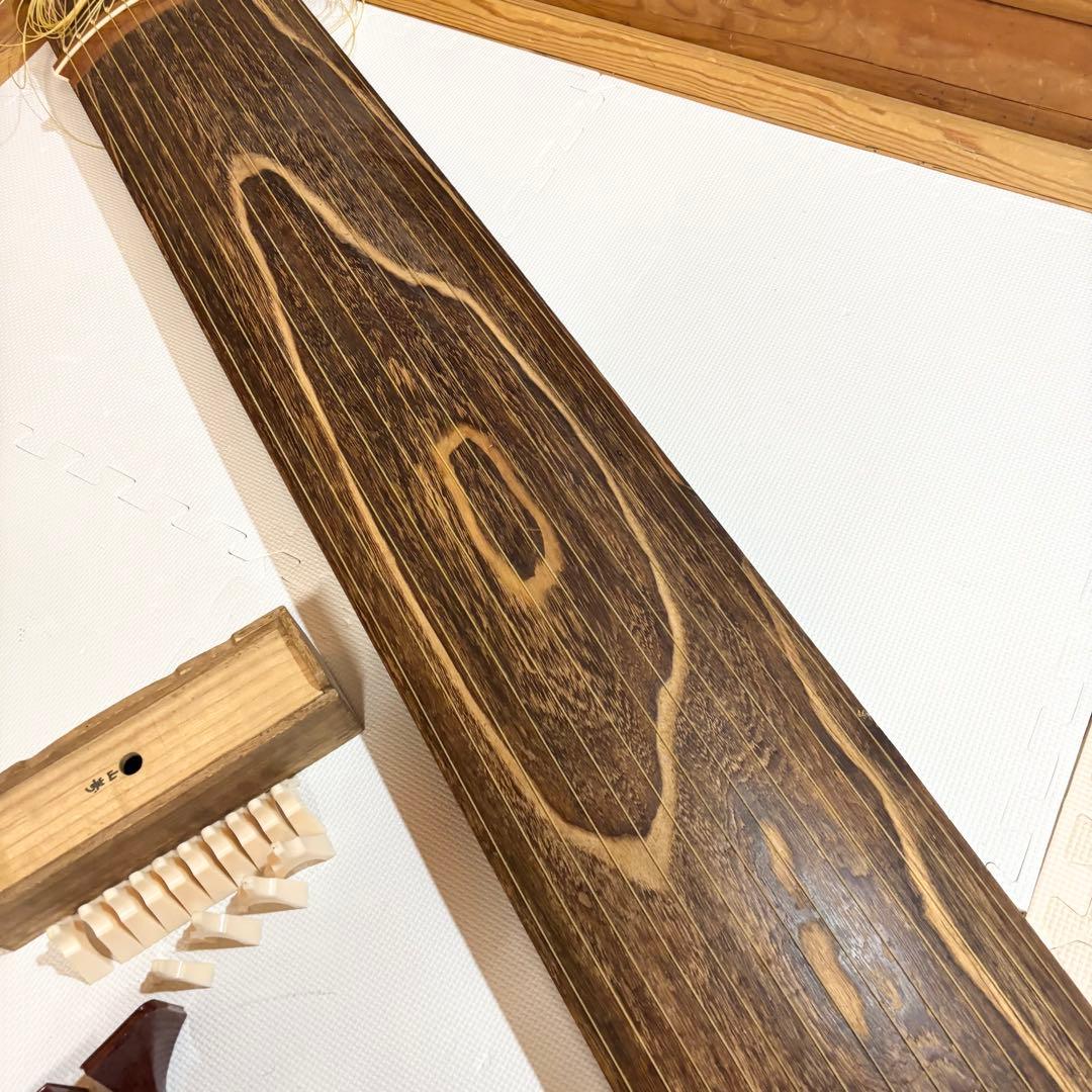 琴 十三弦 金蒔絵 並甲 すだれ彫り 13弦 和楽器