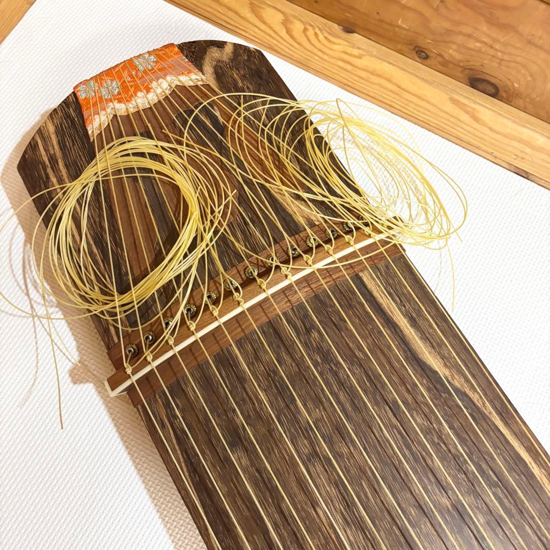 琴 十三弦 金蒔絵 並甲 すだれ彫り 13弦 和楽器