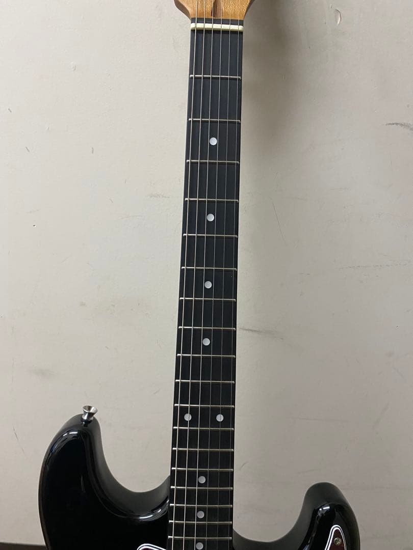 エリス ブラックエレキギター 付属品あり