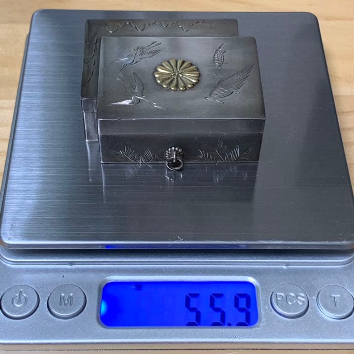 御下賜品　純銀重ね箱型　ボンボニエール　菊紋　鶴亀　皇室