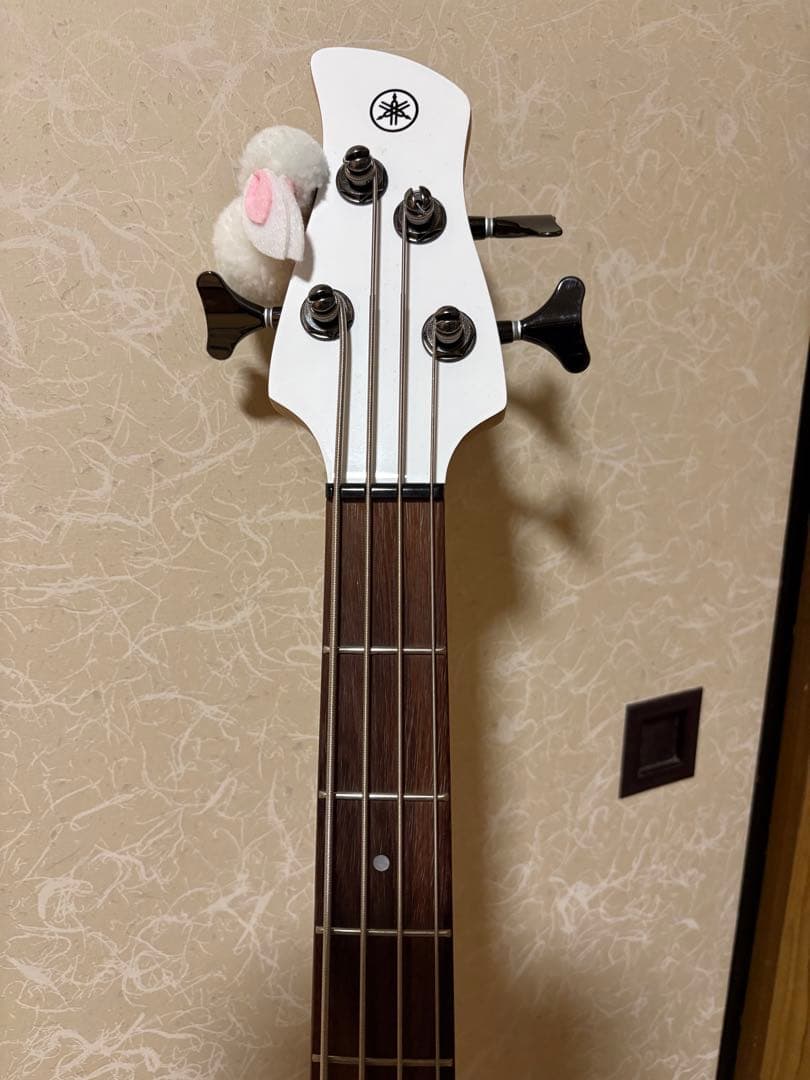 美品、おまけあり　ヤマハ　エレキベース　TRBX304 WH ホワイト