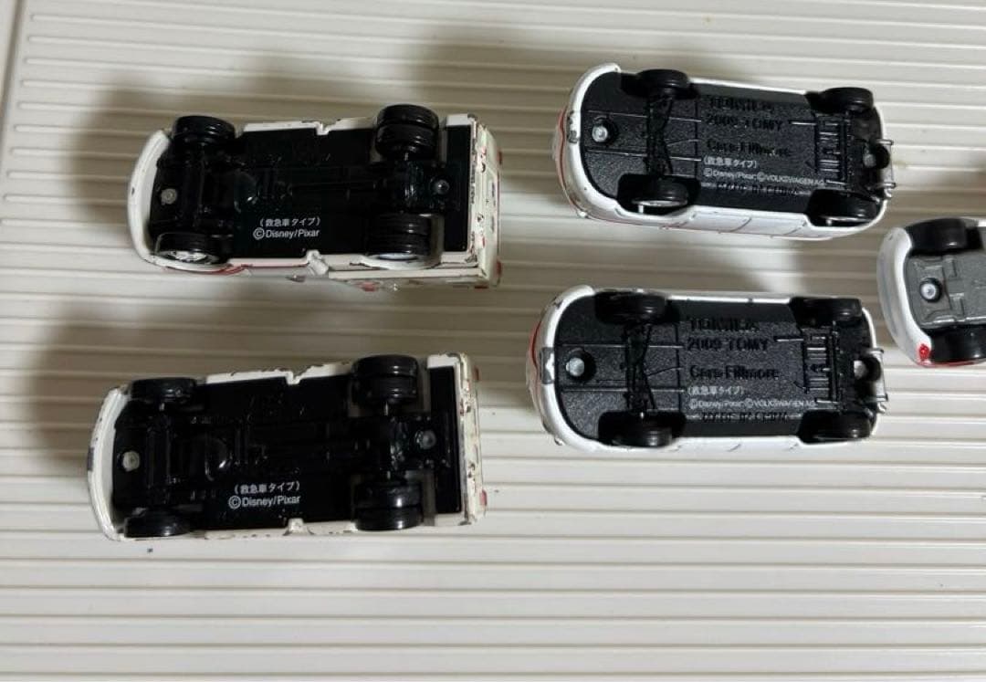 カーズ、ミニカー（トミカ）救急メーター、救急車フィルモア、シュウトドロキペイント