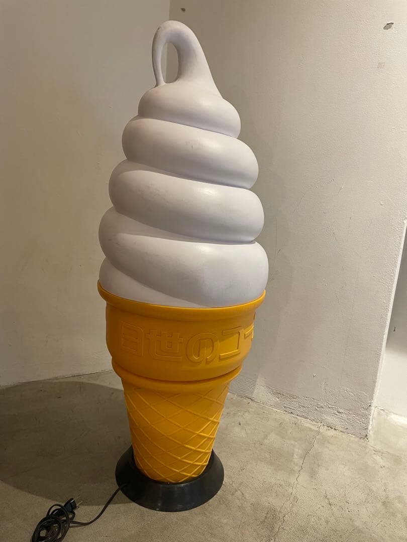 ソフトクリームライト 日世のコーン １メートル高さ