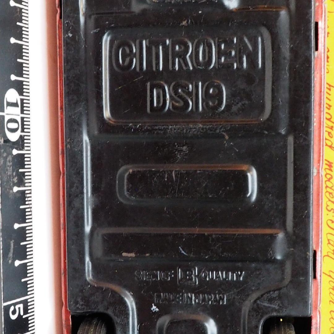 萬代屋【シトロエンDS19赤レッド】ブリキ tin toy car【箱はコピー】