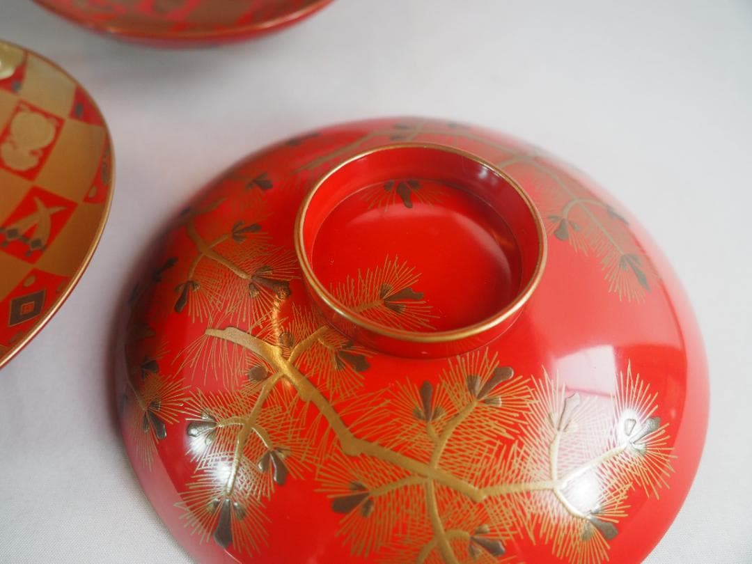 松ニ宝尽くし時代蒔絵花月台・三ッ組盃揃い（時代箱）