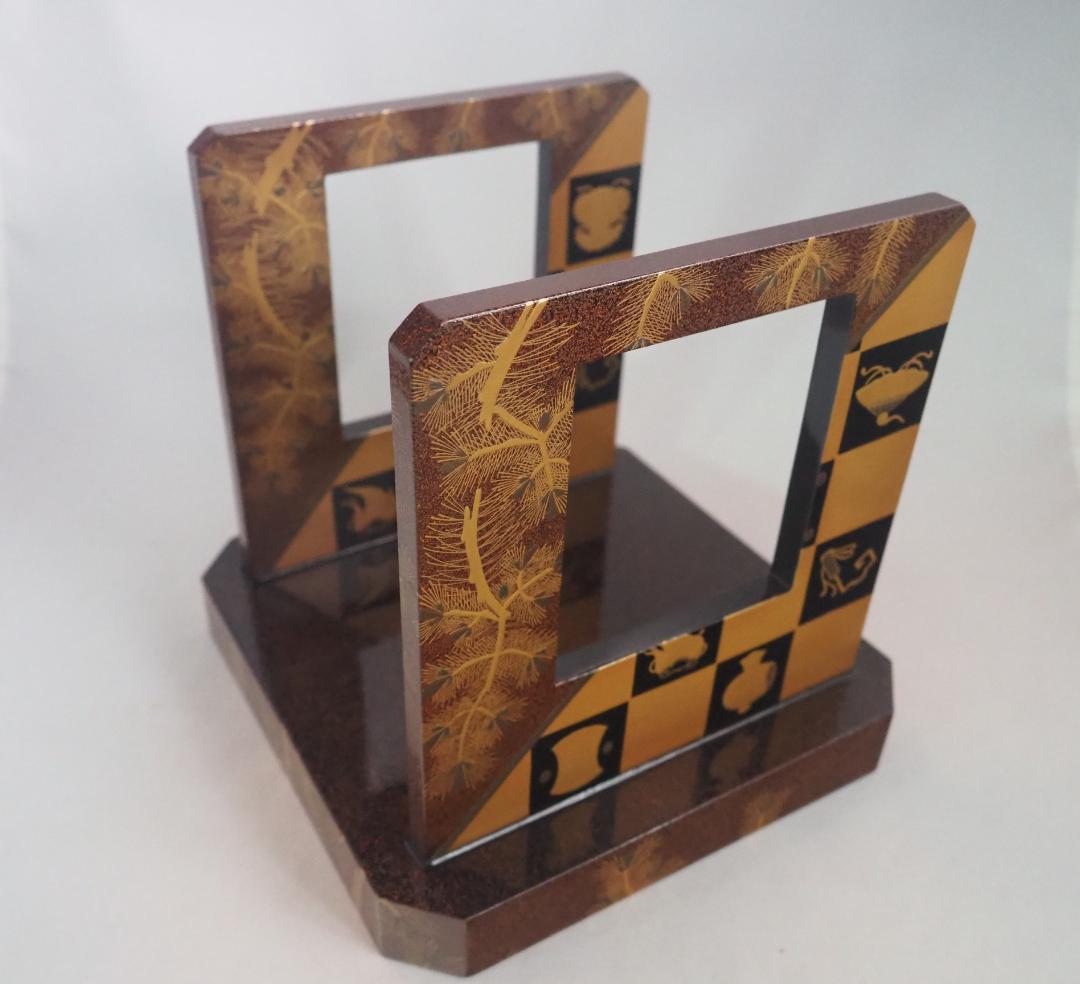 松ニ宝尽くし時代蒔絵花月台・三ッ組盃揃い（時代箱）