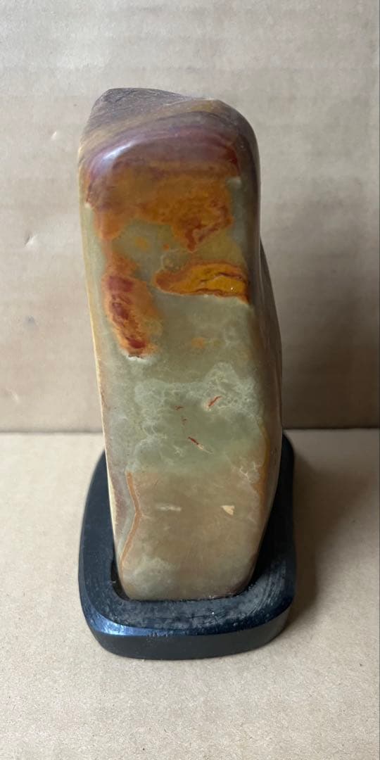 多色ストーンの自然石彫刻