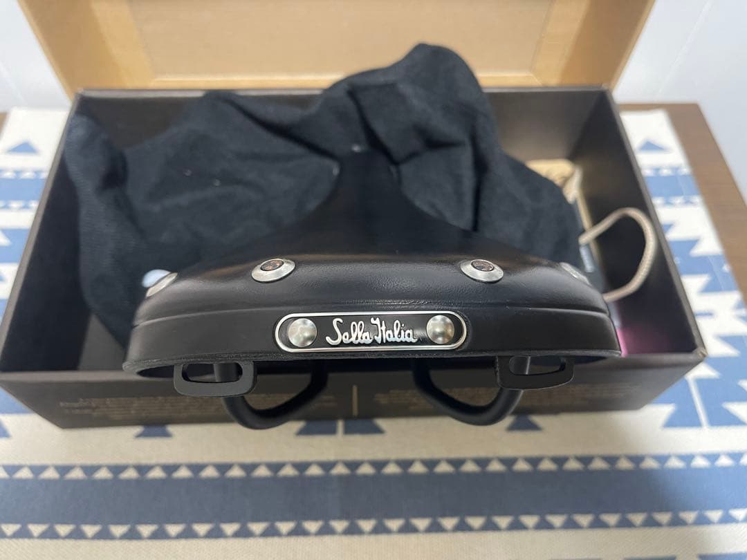 新品未使用　SELLA ITALIA(セライタリア) EPOCA 黒革サドル