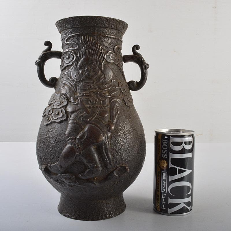 中国　古銅　人物文　双獣耳瓶　重さ約1709g　V　R6196