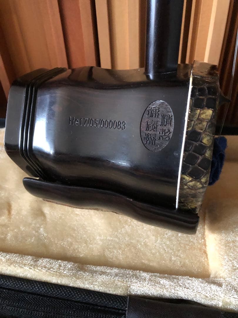 二胡　黒檀 金属軸糸巻き　ERシリーズ　中級グレード　ケース　弓、チューナー他