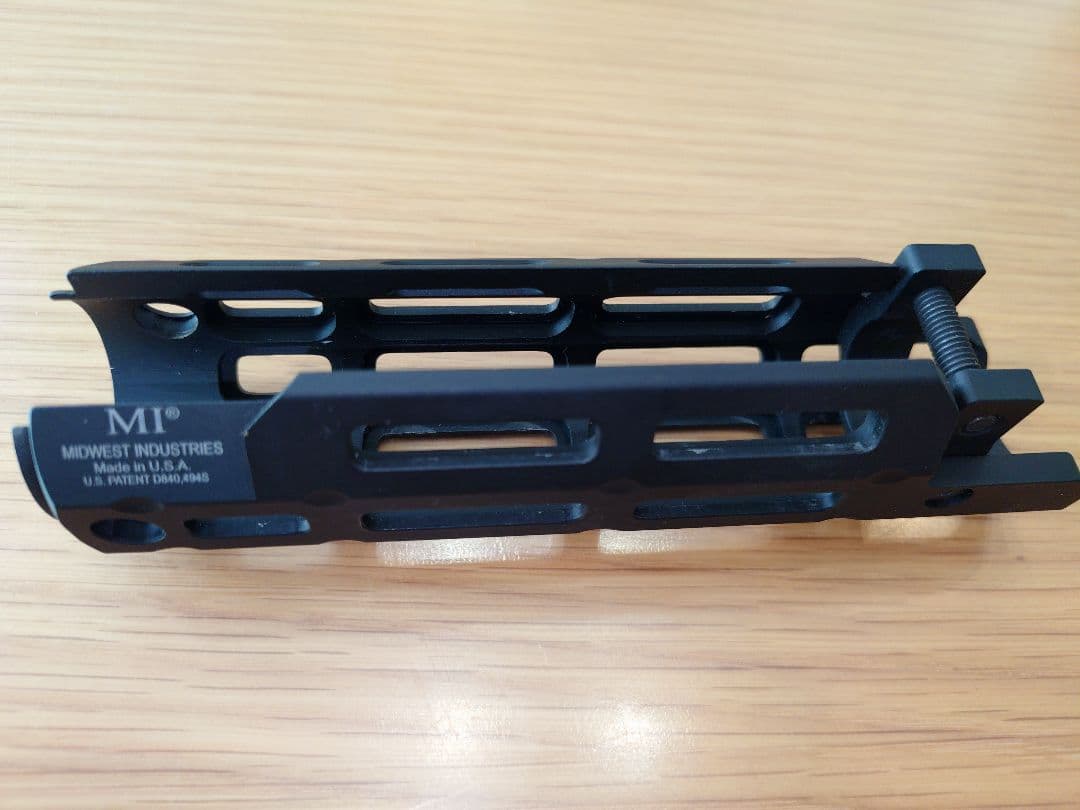 Midwest Industries　MP5 ハンドガード　実物